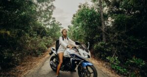 découvrez l'adrénaline d'une balade à moto à travers des paysages pittoresques. que vous soyez novice ou motard expérimenté, vivez une expérience unique et enrichissante sur deux roues, avec des conseils, des itinéraires et des astuces pour profiter pleinement de chaque virage.