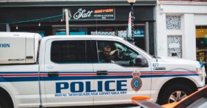 découvrez les lois régissant les véhicules, incluant les règles de circulation, les obligations des conducteurs et les réglementations sur la sécurité routière. informez-vous sur vos droits et responsabilités pour assurer une conduite légale et sécurisée.