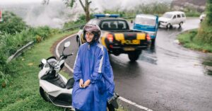 découvrez des conseils essentiels sur la sécurité des motos, apprenez à protéger votre vie et celle des autres sur la route grâce à des pratiques et équipements adaptés.