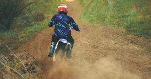 découvrez nos conseils et astuces pour bien démarrer votre moto. que vous soyez débutant ou motard expérimenté, apprenez à maîtriser le démarrage de votre deux-roues et profitez pleinement de vos balades.