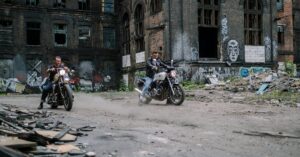 découvrez l'univers captivant du motocyclisme : aventures sur deux roues, conseils pratiques pour les motards, équipements essentiels et astuces pour rouler en toute sécurité. rejoignez la communauté passionnée et vivez la liberté de la route !