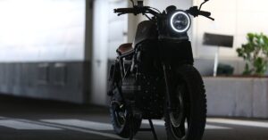 découvrez l'univers passionnant des motos : des modèles emblématiques aux nouveautés les plus tendance. explorez les performances, le style et la liberté qu'offre la conduite de deux-roues. que vous soyez un passionné ou un novice, plongez dans notre guide complet sur les motocyclettes.