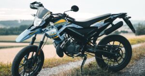 découvrez l'univers de la mécanique motocycliste avec notre guide complet sur l'entretien, la réparation et l'optimisation de votre deux-roues. apprenez les meilleures techniques et astuces pour maintenir votre moto en parfait état.