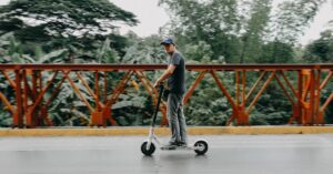 découvrez une large gamme de scooters adaptés à tous vos besoins de déplacement. profitez de performances optimales, d'un design moderne et d'un excellent rapport qualité-prix. explorer la liberté de rouler avec style et confort!