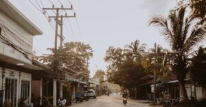 découvrez l'aventure captivante d'un voyage à moto à travers des paysages à couper le souffle. partez à l'exploration des routes pittoresques, vivez des moments inoubliables et laissez-vous séduire par la liberté qu'offre un périple à deux roues.