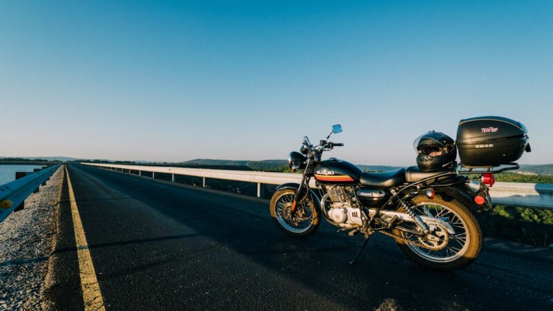 Vitesse maximale : comment la sécurité prime sur la performance des motos