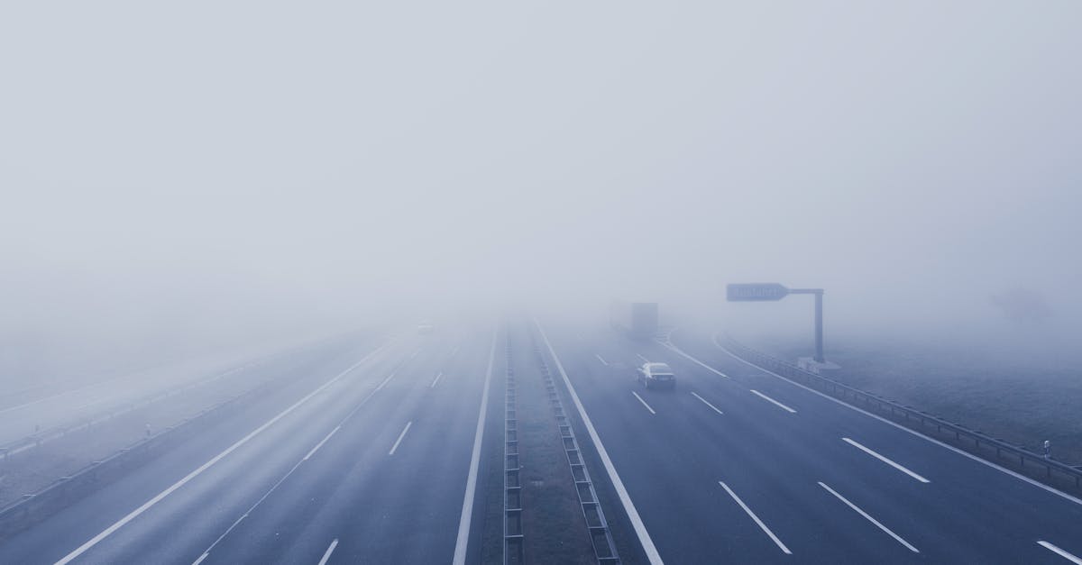 découvrez l'impact de l'automobile sur la pollution de l'environnement. analyse des émissions de co2, des solutions écologiques et des alternatives pour réduire l'empreinte carbone liée aux véhicules.