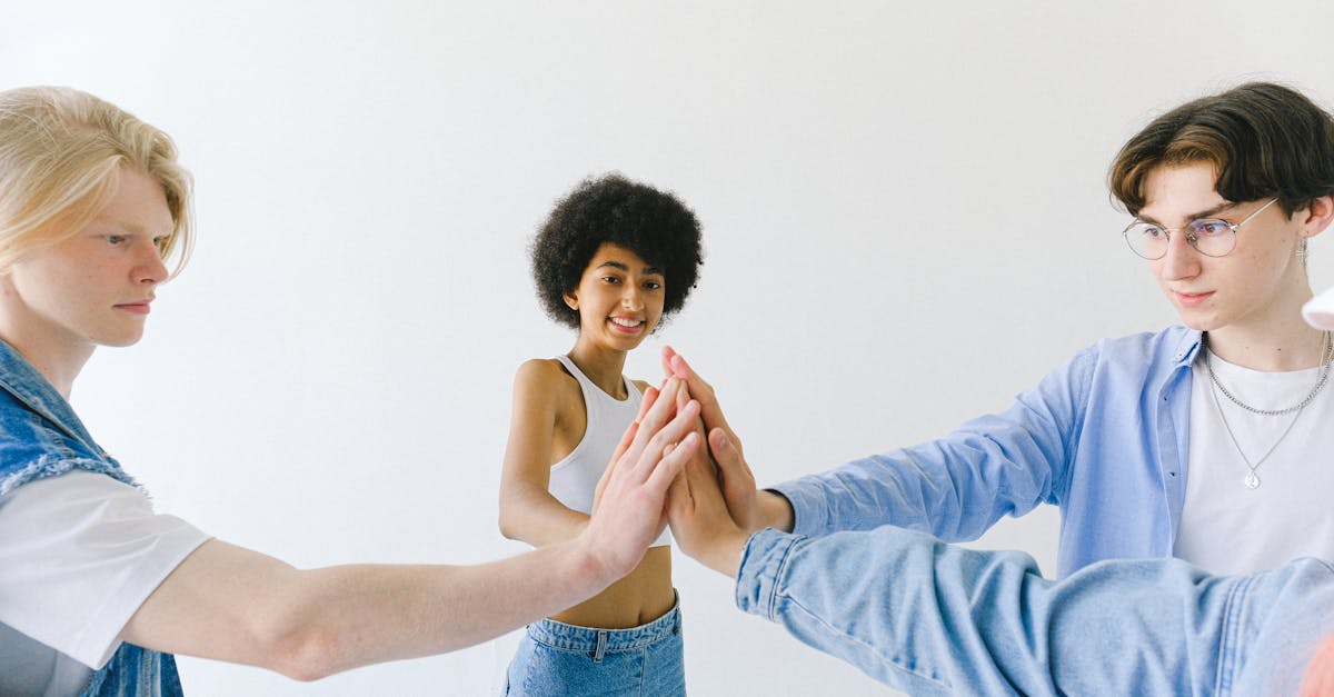 découvrez l'essence de la camaraderie : une célébration des liens authentiques et du soutien mutuel. plongez dans un monde où l'amitié, la loyauté et le partage d'expériences enrichissent nos vies. rejoignez-nous pour explorer comment la camaraderie peut transformer votre quotidien et créer des souvenirs inoubliables.