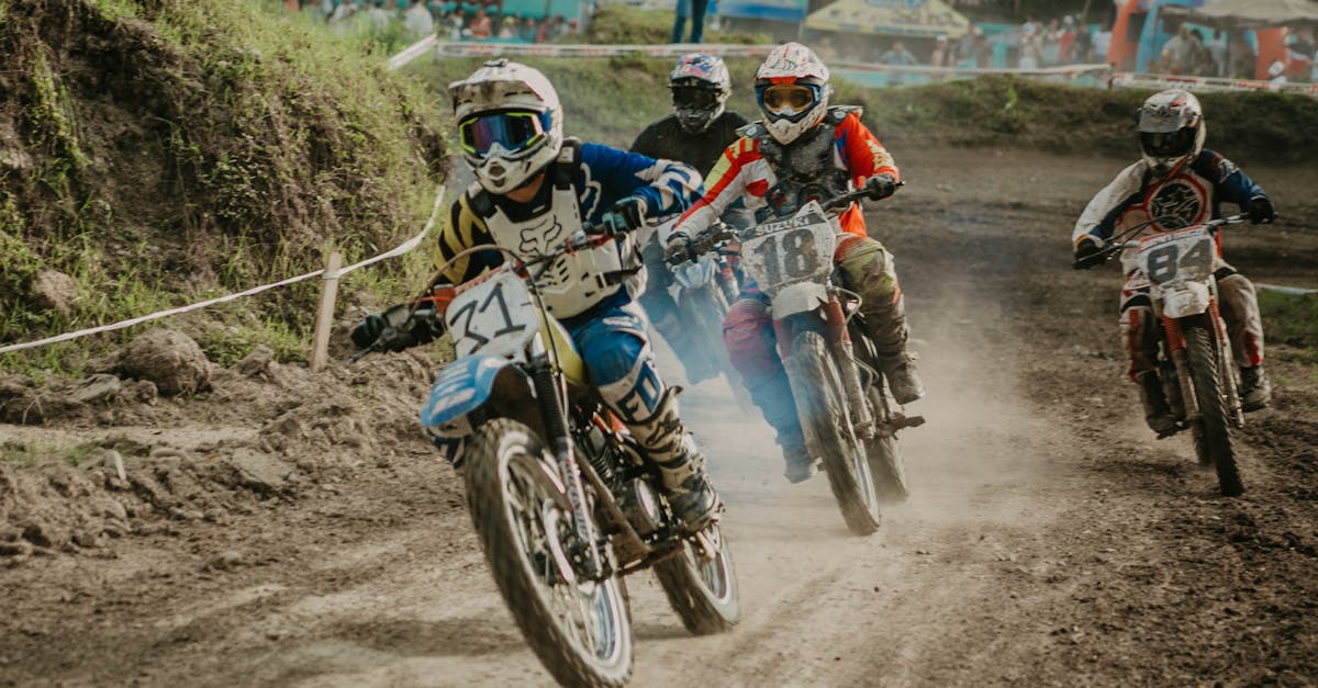 découvrez l'univers passionnant de l'enduro, un sport qui allie aventure en pleine nature et défis techniques. plongez dans l'histoire, les équipements essentiels et les meilleures destinations pour vivre des moments inoubliables sur deux roues.
