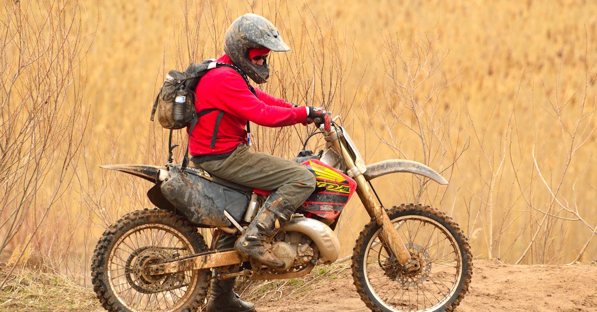 découvrez l'univers passionnant de l'enduro : sport motorisé alliant aventure, techniques de conduite et défis sur des terrains variés. plongez dans les meilleures pratiques, conseils et événements pour les passionnés et les novices.