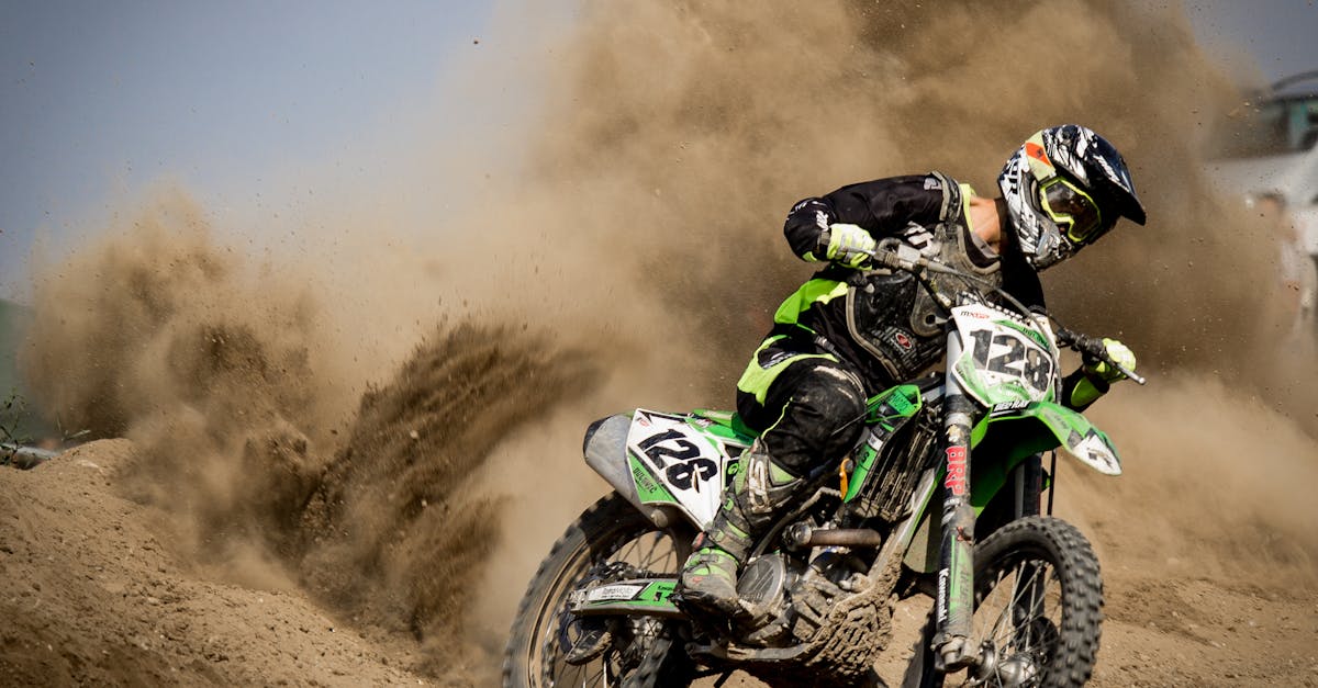 découvrez l'univers passionnant des motos avec des guides, des conseils d'achat, des critiques et bien plus encore pour tous les passionnés de motocyclisme.