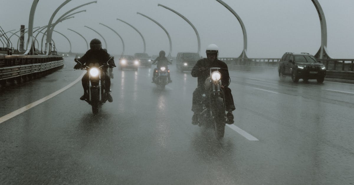 partez à l'aventure avec notre guide sur les voyages à moto. découvrez des itinéraires époustouflants, des conseils pratiques et des récits inspirants pour faire de chaque trajet une expérience inoubliable.