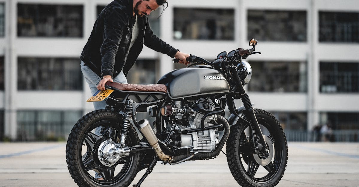 obtenez votre permis de moto avec notre guide complet. découvrez les étapes, les exigences et les conseils essentiels pour réussir votre examen et rouler en toute sécurité sur deux roues.
