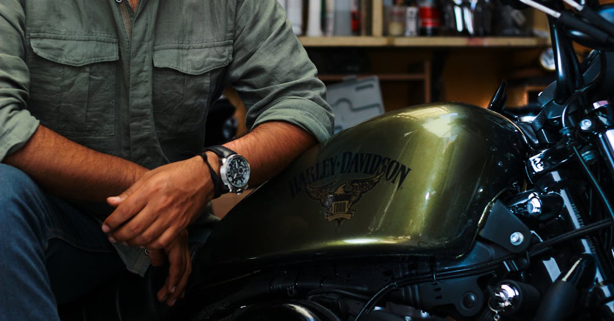 découvrez nos conseils pratiques et astuces incontournables pour l'entretien de votre moto. apprenez à garder votre véhicule en parfait état et à prolonger sa durée de vie grâce à des méthodes de maintenance efficaces.