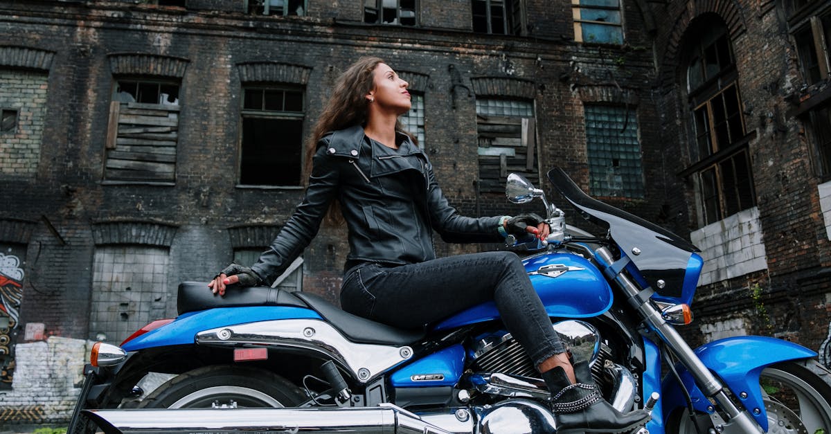 découvrez les réglementations essentielles concernant les motos en france. renseignez-vous sur les exigences légales, les normes de sécurité et les conseils pratiques pour rouler en toute conformité. assurez-vous de rester informé afin de profiter pleinement de votre expérience de conduite.