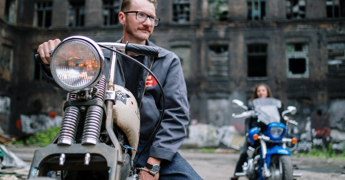 découvrez les réglementations essentielles concernant les motos en france. informez-vous sur les normes de sécurité, les exigences d'immatriculation et les règles de circulation pour les motards afin de rouler en toute légalité et sécurité.