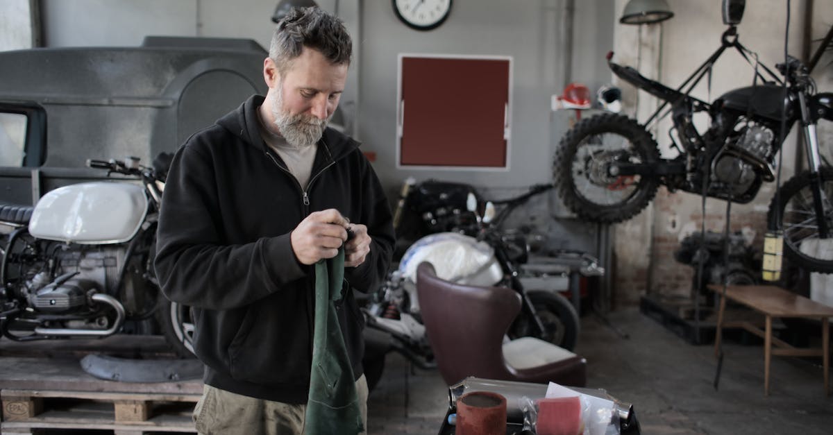 améliorez vos compétences en moto avec notre guide complet sur les techniques de conduite, la sécurité, et les astuces pratiques pour devenir un motard accompli.