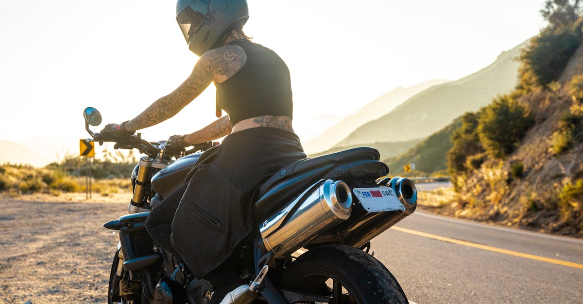 découvrez nos conseils et astuces pour bien démarrer votre moto. que vous soyez débutant ou pilote aguerri, apprenez les techniques essentielles pour un démarrage en toute sécurité et maîtrisez votre machine dès les premiers tours de roue.