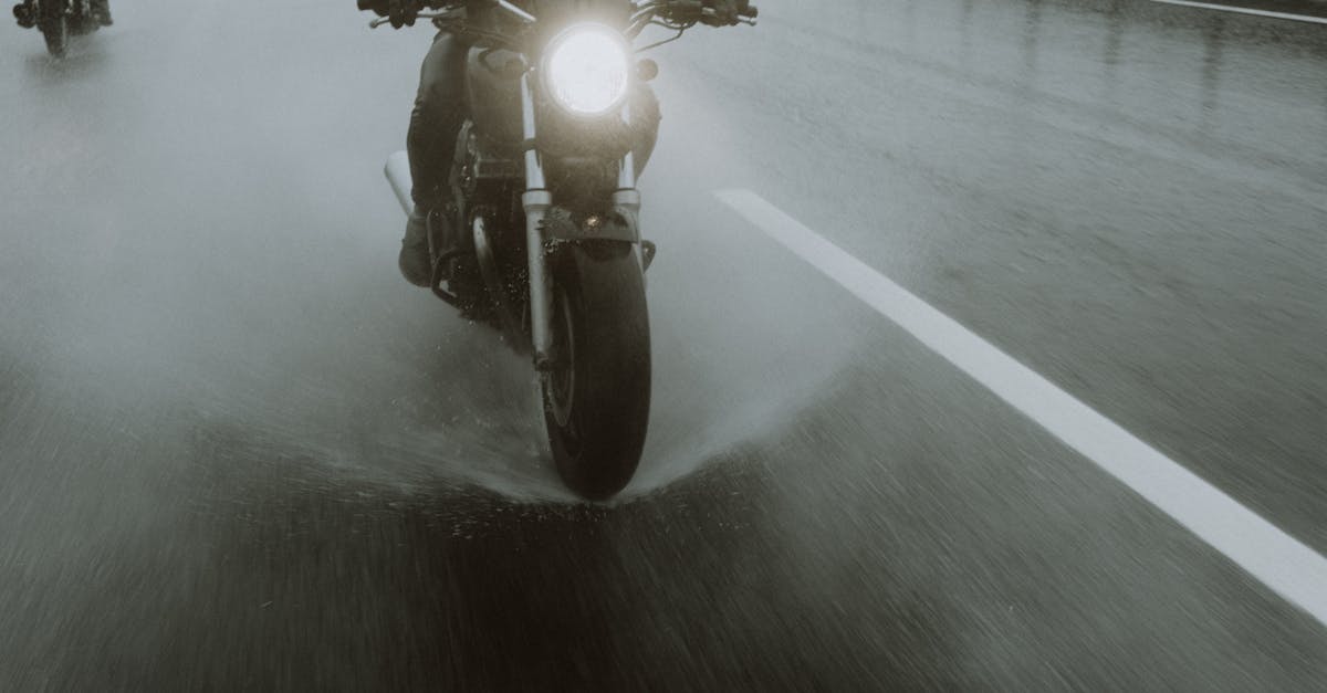 découvrez notre guide complet sur la suspension de moto, avec des conseils sur le réglage, l'entretien et les meilleures options pour améliorer le confort et la performance de votre deux-roues. optimisez votre expérience de conduite en maîtrisant les subtilités de la suspension.