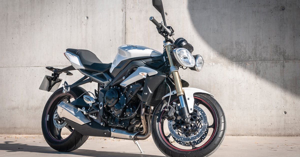 découvrez notre sélection de pneus de moto, conçus pour offrir performance, adhérence et sécurité sur toutes les routes. que vous soyez un rider passionné ou un novice, trouvez les pneus adaptés à vos besoins pour des trajets inoubliables.