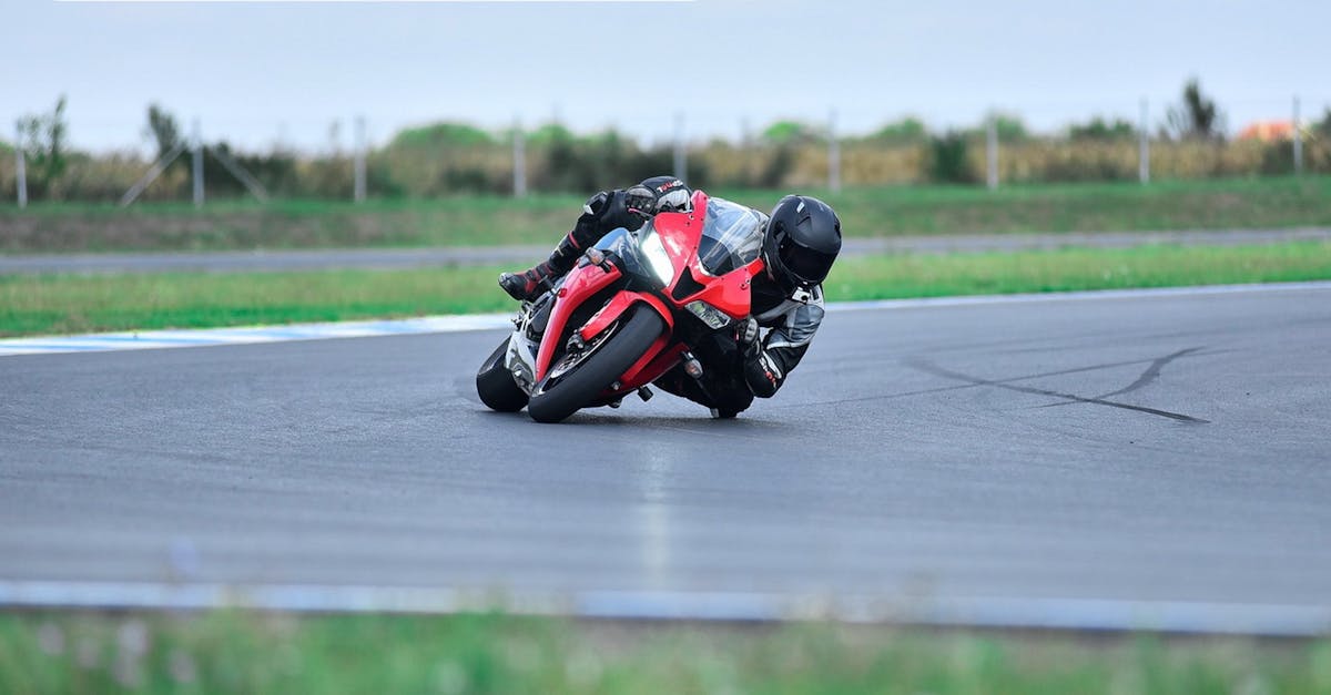 découvrez l'univers fascinant des sportbikes, alliant puissance, performance et design. plongez dans nos articles pour tout savoir sur les dernières tendances, les modèles emblématiques et les conseils d'entretien pour ces motos d'exception.