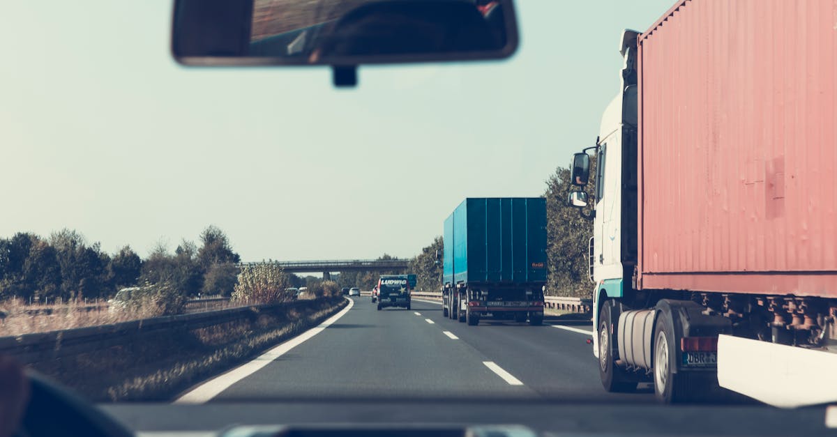 découvrez notre large gamme de véhicules utilitaires conçus pour répondre à tous vos besoins professionnels. que ce soit pour le transport de marchandises ou le travail en chantier, nos véhicules commerciaux allient performance, fiabilité et confort. explorez nos modèles adaptés à chaque secteur d'activité!