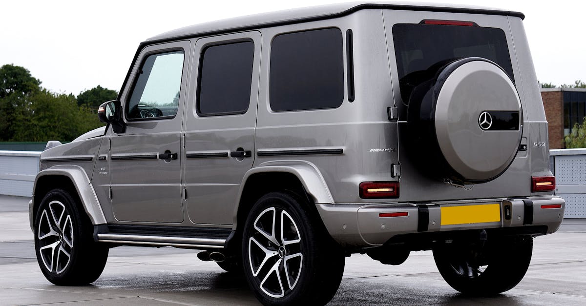 découvrez la mercedes g-class, un suv emblématique alliant luxe, performance et robustesse. avec son design distinctif et ses technologies avancées, la g-class est parfaite pour les aventuriers qui recherchent confort et élégance sur tous les terrains.