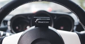 découvrez carplay, la solution innovante d'apple qui transforme votre expérience de conduite en intégrant votre iphone à votre voiture. profitez d'un accès facile à vos apps de navigation, musique et communication avec une interface intuitive qui vous permet de rester concentré sur la route.