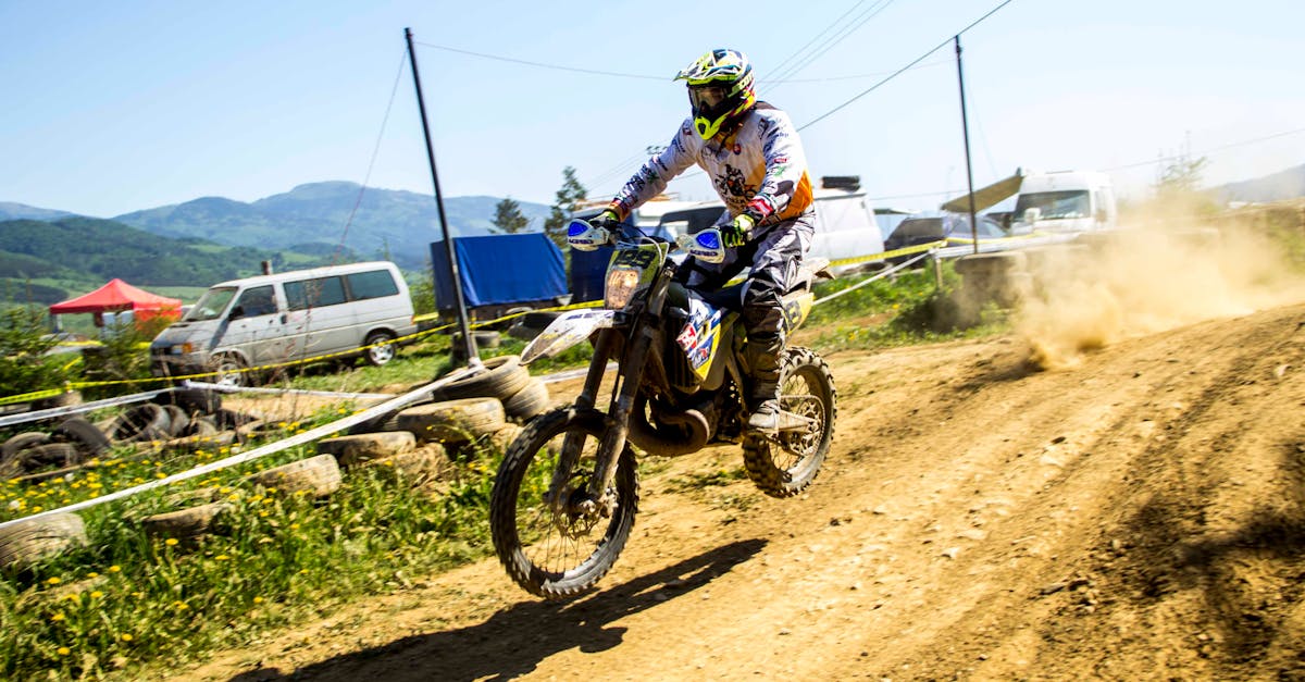 découvrez l'excitation de la course de moto d'une heure, un événement palpitant qui met à l'épreuve l'habileté et la vitesse des pilotes. rejoignez-nous pour vivre des moments inoubliables, des dépassements audacieux et une atmosphère électrisante sur la piste.