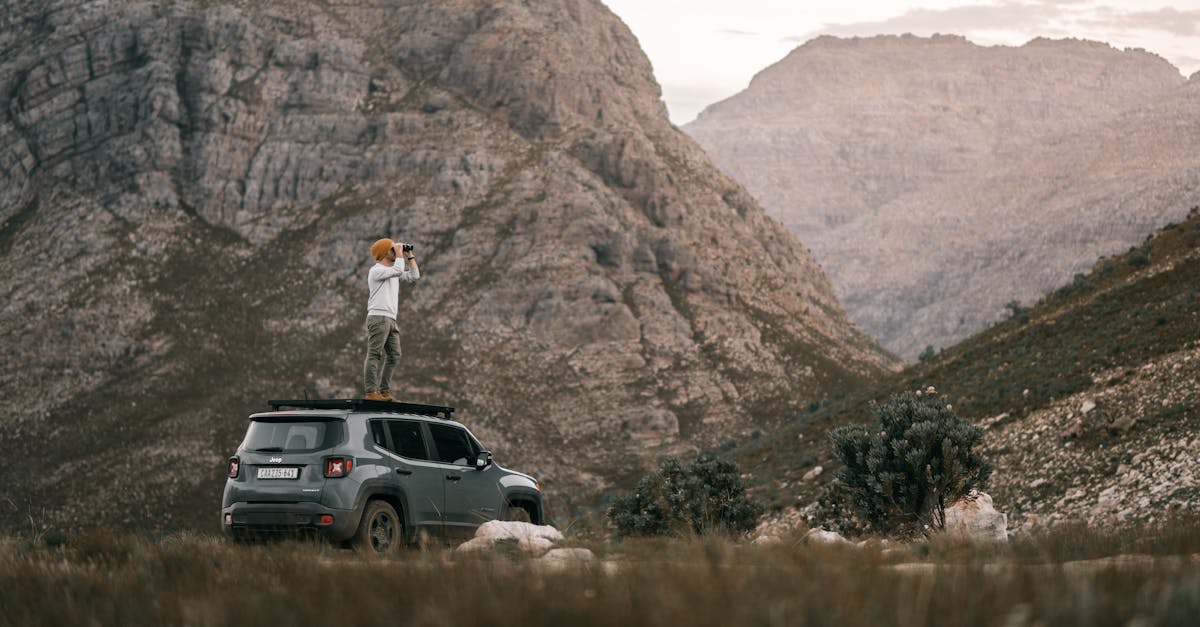 découvrez le jeep avenger 4xe, le tout nouveau suv hybride qui allie performance, écologie et confort. partez à l'aventure avec style grâce à son design audacieux et ses technologies avancées, tout en préservant l'environnement. parfait pour les amateurs de conduite hors des sentiers battus et en milieu urbain.