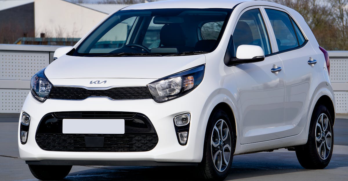 découvrez la kia picanto, une citadine au design moderne et épuré, idéale pour vos trajets quotidiens. avec son efficacité énergétique, son habitacle confortable et ses équipements technologiques avancés, la picanto allie praticité et plaisir de conduite. parfaite pour la ville et au-delà, elle vous accompagnera partout avec style.