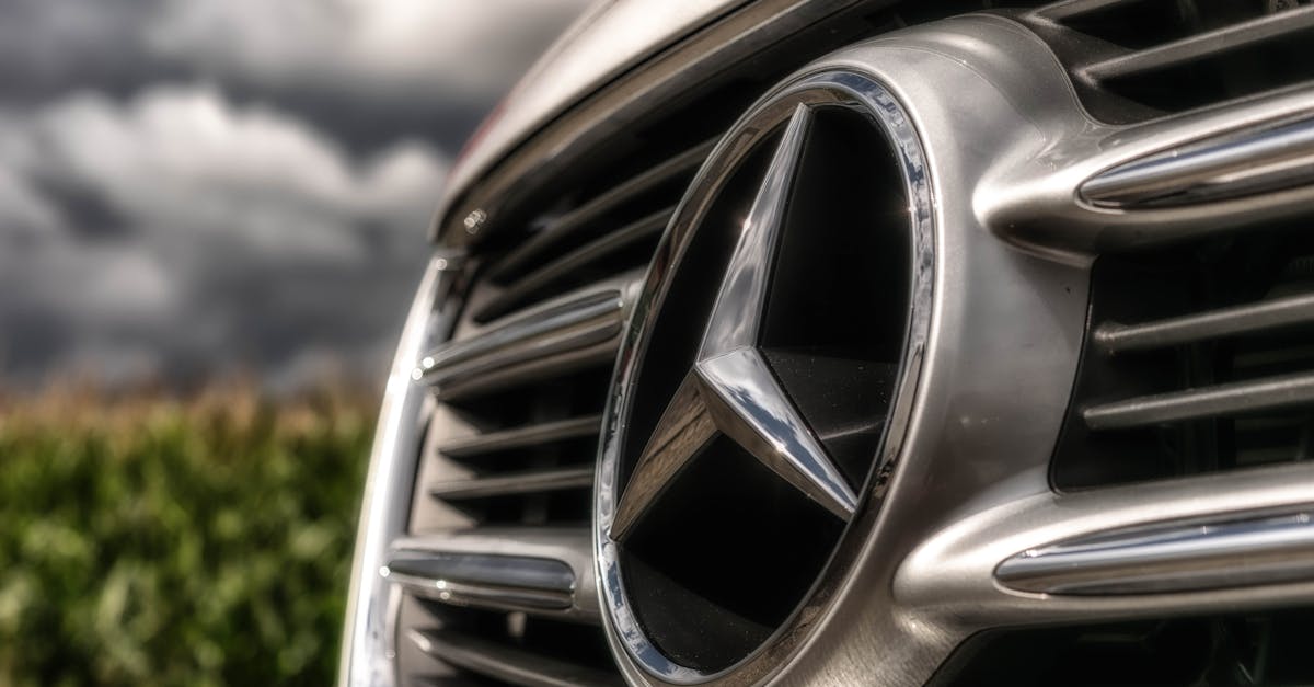découvrez la mercedes cla, une berline au design élégant et moderne, offrant performance et confort exceptionnels. parfaite pour ceux qui recherchent un style raffiné et des technologies de pointe, la cla incarne l'esprit de la marque mercedes-benz.