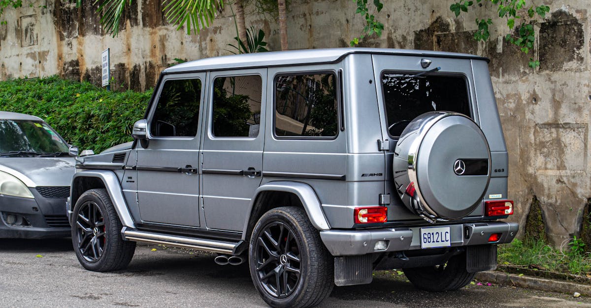 découvrez la mercedes g-class, un emblème de luxe et de performance. avec son design emblématique et ses capacités off-road inégalées, la g-class allie confort haut de gamme et puissance. parfaite pour ceux qui recherchent l'originalité et l'aventure, cette suv de prestige est un véritable symbole d'exclusivité.