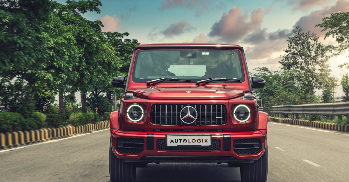découvrez la mercedes g-class, un suv emblématique alliant luxe, performance et robustesse. avec son design intemporel et ses technologies innovantes, la g-class offre une expérience de conduite inégalée, tant sur route qu'en dehors des sentiers battus.