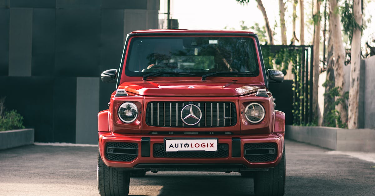 découvrez la mercedes g-class, un suv emblématique alliant luxe, performance et robustesse. son design intemporel et ses fonctionnalités avancées font de ce véhicule un choix parfait pour ceux qui recherchent l'élégance sur tous les terrains.