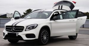 découvrez le mercedes gla, le suv compact alliant élégance, performance et technologie de pointe. profitez d'un design moderne, d'un intérieur raffiné et de fonctionnalités avancées pour une expérience de conduite inégalée.