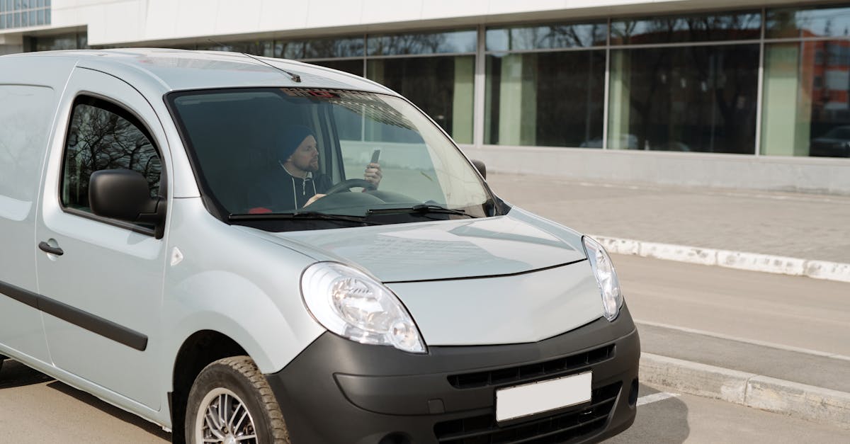 découvrez la renault 5 e-tech, une voiture électrique au design emblématique et moderne. performances, technologies avancées et écologie se réunissent pour offrir une expérience de conduite unique tout en respectant l'environnement. explorez l'avenir de la mobilité avec renault.