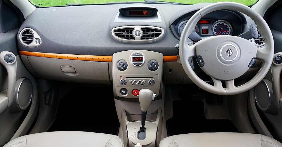 découvrez le renault kangoo, le véhicule utilitaire polyvalent et spacieux idéal pour les professionnels et les familles. avec ses caractéristiques pratiques, sa consommation économique et son confort, le kangoo est conçu pour répondre à tous vos besoins de transport. explorez ses différentes options et trouvez la version qui vous convient le mieux!