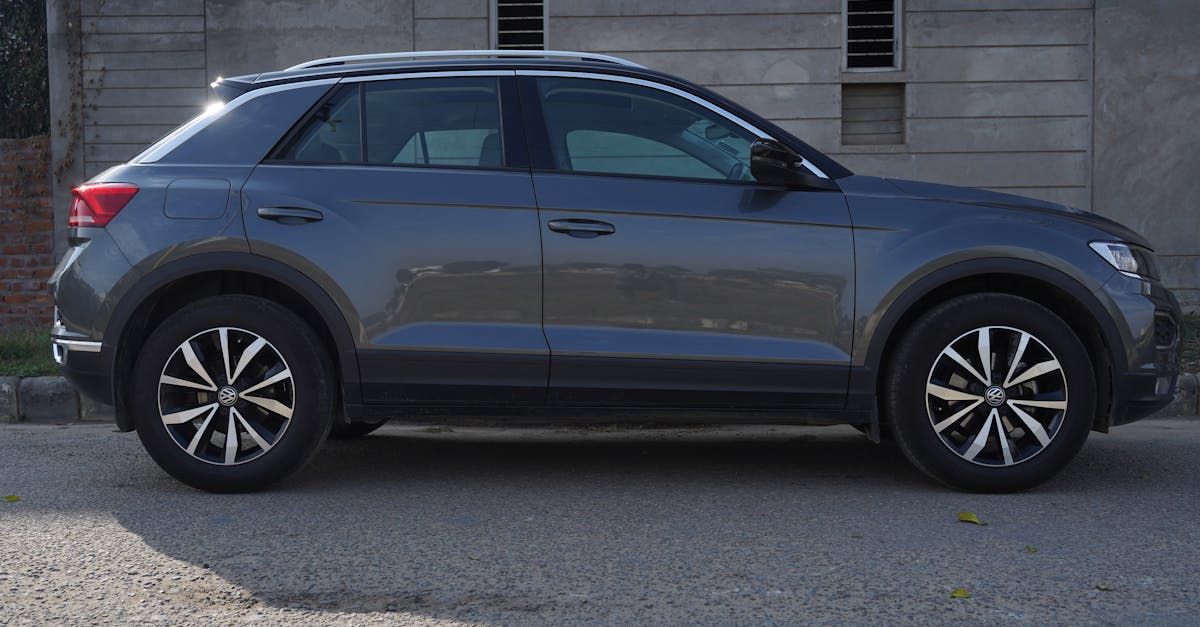 découvrez le volkswagen t-cross, le suv urbain qui allie style moderne, confort optimal et technologie avancée. parfait pour naviguer en ville tout en offrant une expérience de conduite dynamique et sécurisée. explorez ses fonctionnalités innovantes et son design élégant dès aujourd'hui.