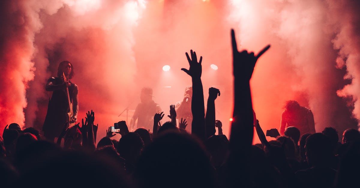 découvrez une sélection de concerts captivants qui sauront enflammer vos soirées ! du rock au jazz, en passant par la musique classique, vivez des expériences inoubliables en direct avec vos artistes préférés. ne manquez pas l'occasion de vibrer au rythme de la musique live. réservez vos places dès maintenant !