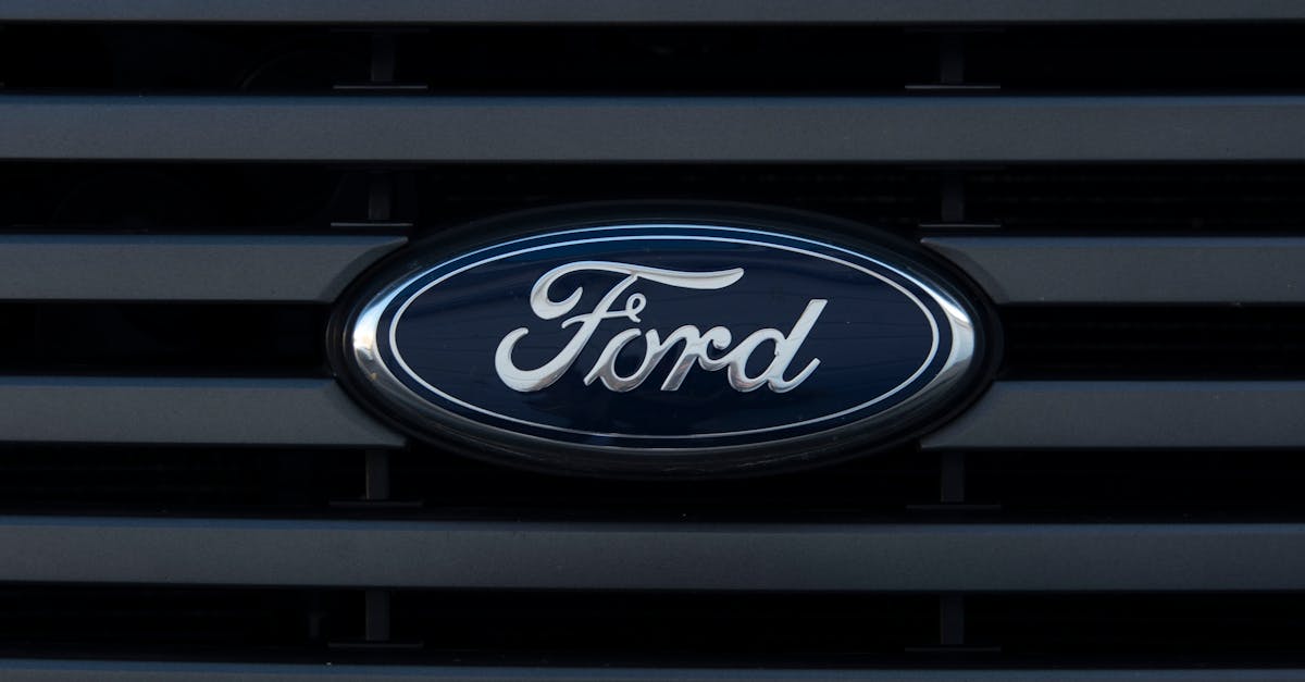 découvrez le ford ranger, le pick-up polyvalent alliant robustesse et confort. parfait pour les aventures hors route et le travail, il offre des performances exceptionnelles, une technologie avancée et un design attrayant. explorez toutes ses caractéristiques et trouvez le modèle qui vous correspond.