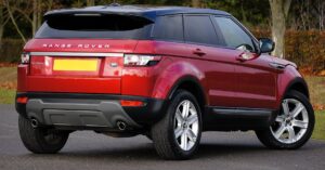 découvrez le land rover evoque, un suv alliant élégance et performances tout-terrain. son design audacieux et ses technologies de pointe en font le compagnon idéal pour vos aventures urbaines et rurales. explorez confort et style avec le evoque, le choix parfait pour les amateurs de conduite.