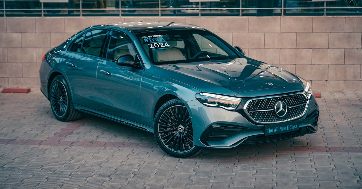 découvrez la mercedes classe e, un symbole d'élégance et de performance. avec son design raffiné, ses technologies avancées et son confort inégalé, cette berline vous offre une expérience de conduite unique. explorez ses caractéristiques exceptionnelles et laissez-vous séduire par l'art de la mobilité.