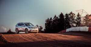 découvrez le nissan qashqai, un crossover alliant style, confort et technologie. avec son design élégant, ses performances optimales et ses équipements de sécurité avancés, le qashqai est idéal pour les citadins et les aventuriers. explorez ses caractéristiques et laissez-vous séduire par son habitabilité et sa conduite dynamique.