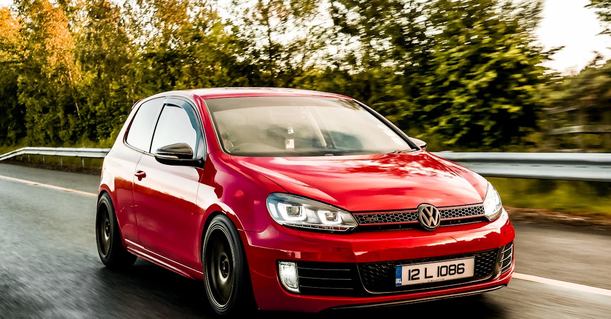 découvrez la volkswagen golf, une berline emblématique alliant performance, confort et technologie de pointe. explorez ses caractéristiques innovantes, son design élégant et ses options de personnalisation pour une expérience de conduite inégalée.