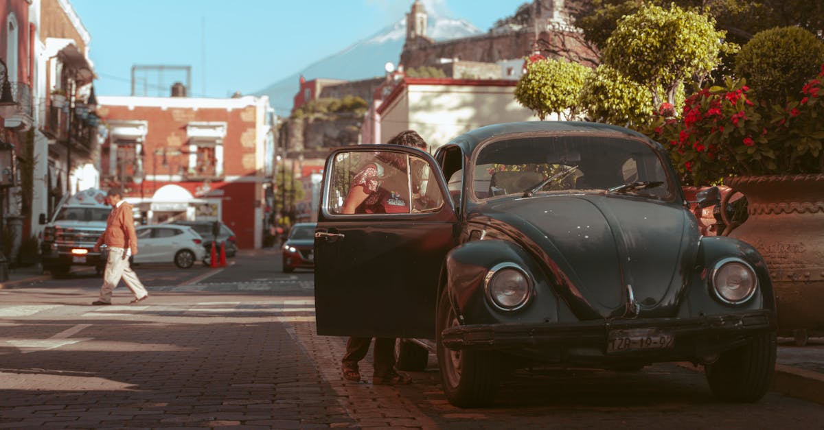 découvrez le volkswagen id. buzz, le véhicule électrique au design rétro et moderne. parfait pour les familles et les aventuriers, il allie confort, technologie avancée et respect de l'environnement. explorez un nouveau mode de transport écoresponsable avec style!