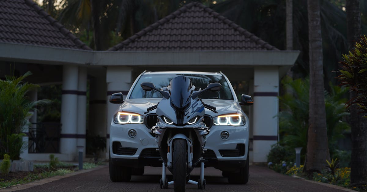 découvrez la bmw série 1, une berline compacte alliant performance, modernité et confort. avec son design sportif et ses technologies avancées, elle redéfinit l'expérience de conduite. explorez les caractéristiques innovantes et la dynamique de conduite exceptionnelle qui font de la série 1 un choix incontournable pour les amateurs de voitures.