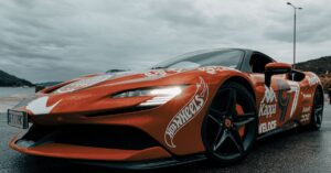 découvrez l'avenir de l'automobile avec la ferrari électrique. une fusion parfaite entre performance, innovation et durabilité, offrant une expérience de conduite inégalée. plongez dans l'univers de la vitesse silencieuse et de la technologie de pointe.