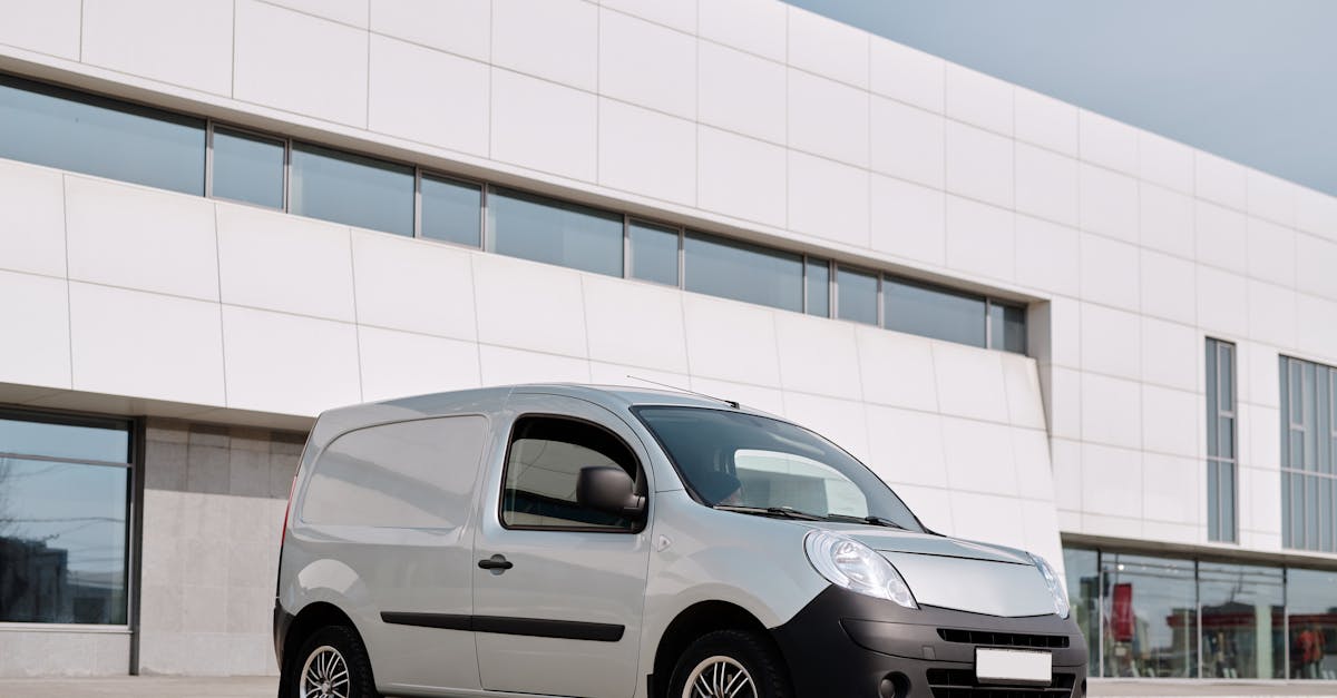 découvrez le kangoo, un véhicule polyvalent alliant espace et confort. idéal pour les familles et les professionnels, il offre des solutions de rangement astucieuses et une conduite agréable. explorez ses caractéristiques et trouvez le modèle qui vous convient le mieux!