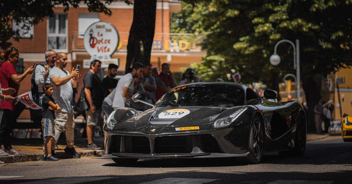 découvrez la laferrari, l'incarnation de l'innovation et de la performance automobile. avec son design audacieux et sa technologie hybride révolutionnaire, elle offre une expérience de conduite inégalée, alliant puissance et écologie. plongez dans l'univers fascinant de cette supercar emblématique signée ferrari.